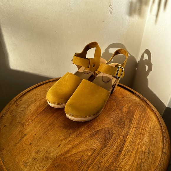 Bryr Emma Closed Toe Clog - 37 - Fennel - Picture 2 of 4